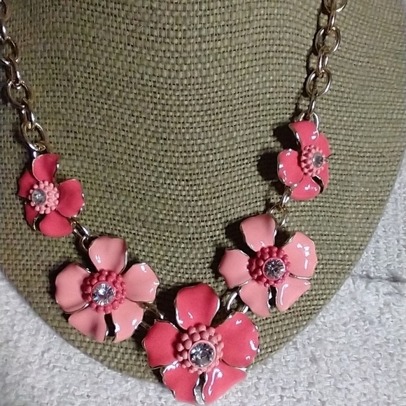 Goldtone pink floral flower 🌸🌹necklace bracelet earrings set - Picture 3 of 6